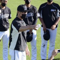 吉井新監督　采配に独自色　選手の能力引き出す　千葉ロッテ