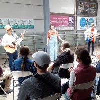 出演者の年齢層も幅広く、誰でも楽しめる構成