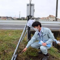 効果を検証するため水田に設置した水位計
