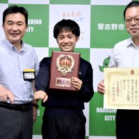 中学将棋名人戦　美濃島さん初Ｖ報告　習志野市長へ連覇誓う