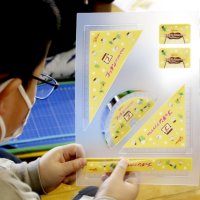 プッチンプリン容器が文具に　グリコ　流山・新川小児童へ贈呈　プラスチック再生過程学ぶ