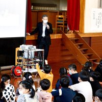 ロボットの魅力児童体験　千葉工大が出前授業　香取・東大戸小