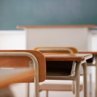 女子大学生に尿かけ　男子中学生とわいせつ画像見せ合う　高校教諭ら２人免職　千葉県教委　女子部員触り減給も