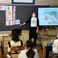 児童は共通点のある単語の発音を考えた
