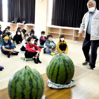 抑制スイカ　新たな呼び名考えて　マイナスイメージ払拭、知名度向上へ　児童３５０人から募集　ＪＡ富里市