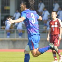 後半３５分、２点目となるヘディングシュートを決めた市船橋の下田
