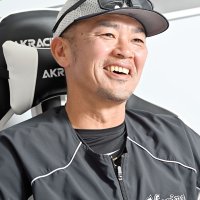 インタビューに応じる千葉ロッテの福浦ヘッド兼打撃コーチ＝ＺＯＺＯマリン