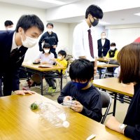 メダカの育て方学ぶ　児童ら銚子商高生講師に