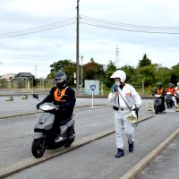 バイク通学生に実技講習　匝瑳高安全意識向上へ