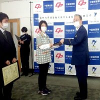 コンビニに１人で来店した５歳男児　保護者の姿見えず…　迷子と判断、保護した店員に感謝状