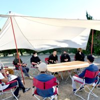 ミーティングはテント内　新しい働き方体感　館山でモニターツアー