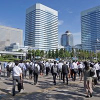 ３期連続「緩やか持ち直し」　千葉県内経済１０月判断　衣料品など個人消費好調　生産活動７期ぶり上方修正