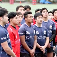 相監督の話を聞く流通経大柏の選手