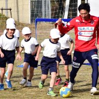 閉校前に思い出づくり　茂原・新治小　サッカー古川選手と交流
