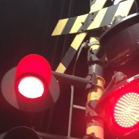踏切で車が脱輪、立ち往生　ＪＲ外房線、乗客千人に影響　茂原