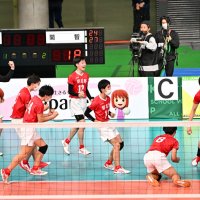 習志野―開智　ベスト４進出を決め喜ぶ習志野選手＝東京体育館
