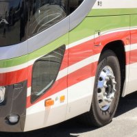 高速バス、乗用車に追突　けがで３人搬送　木更津