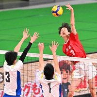習志野―駿台学園　第１セット、スパイクを放つ習志野の小田