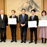 千葉市芸術文化新人賞　ミュージカル俳優・米沢さん受賞　奨励賞は村尾さんら