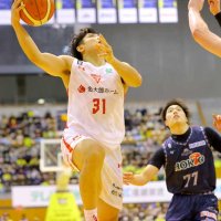 第３クオーター、シュートを放つ千葉Ｊの原（３１）