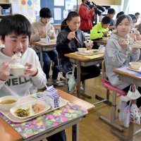 児童考案レシピで「大匝瑳膳」　地元野菜やコメほおばる