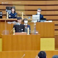 鴨川の過疎化どう改善？　中学生、市執行部に質問