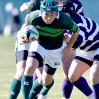 ゴール前に切り込む専大松戸のＳＯ藤倉将太郎＝２１日、県総合ＳＣ