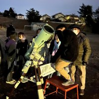 広大な宇宙感動の星空　香取・瑞穂小　冬の夜に児童ら天体観測