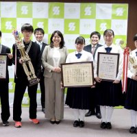 “駅伝王国”全国で若い力躍動　初出場初優勝・酒井根中　一人一人の強さ勝因　地元市役所に報告
