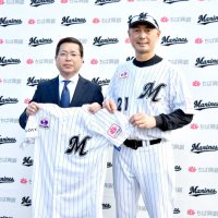 興銀ユニお披露目　千葉ロッテ