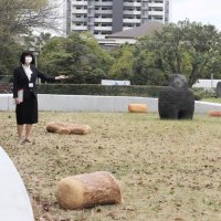 千葉県立美術館芝生広場に新設された「みちのにわ」
