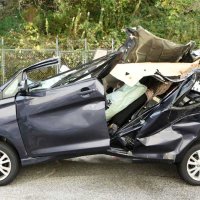４人が乗車していた車＝２０２２年１１月、富津署