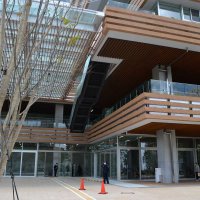 千葉市役所で転落、６０代男性死亡　新庁舎３階から約１０メートル下に