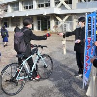 品薄、高く買いづらい　自転車ヘルメット４月から努力義務化
