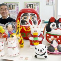 佐原張子を前に笑顔をみせる橋沢さん