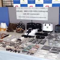偽「シャネル」ネットオークションで販売疑い　ブランド偽造品４８５点所持も　埼玉の女を書類送検