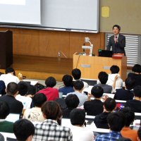 法廷に「若い世代の意見を」　千葉大　裁判官が出前授業
