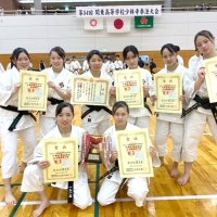 少林寺拳法で女子団体演武優勝の桜林（県高体連提供）