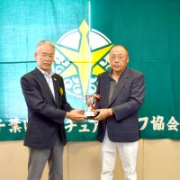 グランドシニア優勝の松田（右）