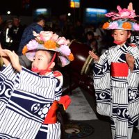 第４８回千葉の親子三代夏祭りで約２千人が「千葉おどり」を楽しんだ＝２０日午後、千葉市中央区