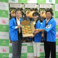 松戸の梨福祉施設へ寄贈　５３園採りたて１００箱「甘み増した」