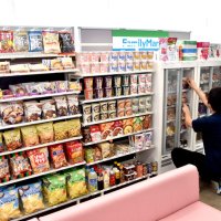 郵便局にファミマ商品　カップ麺やお菓子など１００品目　千葉県内初、利便性向上へ　鴨川