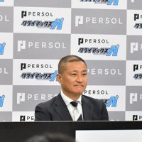 ＣＳファーストステージの前日会見に臨んだ千葉ロッテの吉井監督（右）とソフトバンクの藤本監督（左）＝ＺＯＺＯマリン
