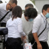 木更津署に移送される井上容疑者＝４日午前９時半ごろ、木更津市

