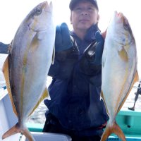 保田沖で釣り上げたカンパチ（写真は「村井丸」提供）