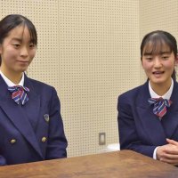 取材に応じる部長の茂木さん（右）とコンミスの小針さん
