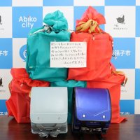 クリスマスに「伊達直人」　我孫子で１３年連続　新品ランドセル５個届く