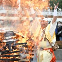 お札３万体お焚き上げ　成田山新勝寺　１年の御利益に感謝