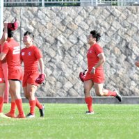 天理に勝って準々決勝進出を決め、泣いて喜ぶ流通経大柏の選手たち＝１日、東大阪市の花園ラグビー場
