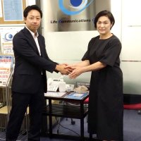 ＬＣ―ＪＡＰＡＮの佐々木一真専務（左）と高崎知子元社長